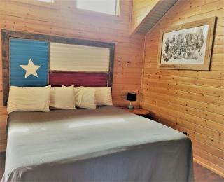 Pipe Creek Cabin Rental for Glamping Getaways near Austin, Texas - 9