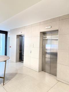 226 One Rosebank with On-Site Rooftop Restaurant - 4