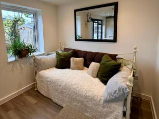 The Larks Spacious 3BR Essex - Vange - 5