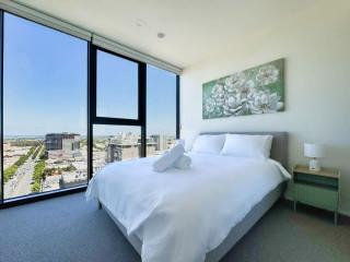 Eat Shop Explore - 2BR Opposite Central Market - 9