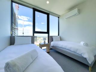 Eat Shop Explore - 2BR Opposite Central Market - 8