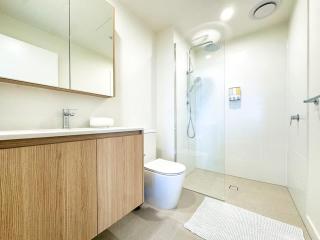 Eat Shop Explore - 2BR Opposite Central Market - 4