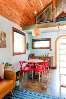 Charming Pet-Friendly Cabin with Stunning Mountain Views in Chattanooga, Tennessee - 7