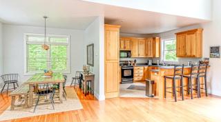 Enormous Cabin Retreat with Beautiful Views and Private Dock in Topton, North Carolina - 2