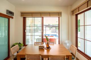 Relaxing Poolside Stay - 3BR Cozy House - 2