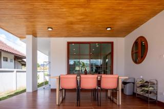 Relaxing Poolside Stay - 3BR Cozy House - 2