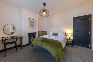 4 bedroom 2 bath beautiful Victorian house - 4