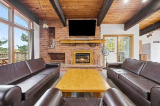 12 Beds Sleep 16 Chalet with HotTub, 2min to Blue - 8