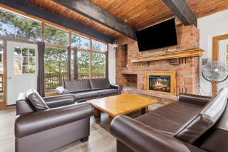 12 Beds Sleep 16 Chalet with HotTub, 2min to Blue - 9