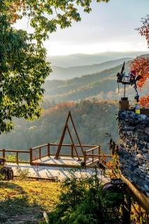 Secluded Luxurious Cabin with Spectacular Living Spaces in Tennessee - 6