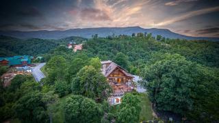 Secluded Luxurious Cabin with Spectacular Living Spaces in Tennessee - 2