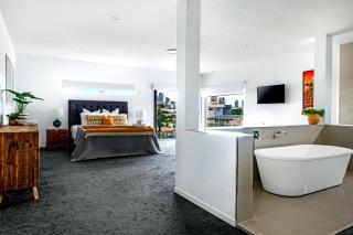 Majestic Palms Winter Special Stay 5 Pay 4 - 6