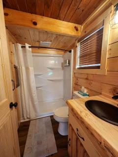 Modern Spacious Cabin near Tappan Lake with Jacuzzi and Panoramic Views in Ohio - 1