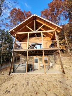 Lakeview Cabin Perfect for Groups with Hot-Tub in Ohio - 4