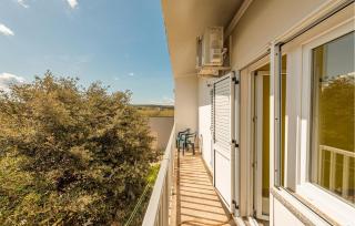 1 Bedroom Nice Apartment In Povljana - 1