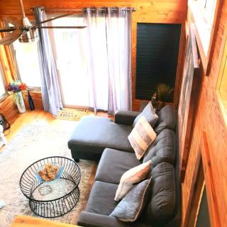 Gorgeous Tiny House with Indoor and Outdoor Lounging Space in Alabama - 7