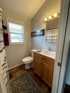 Intimate Chic Cabin Suitable for Four with Private Deck in Texas - 8