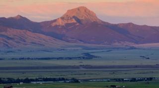 Intimate Off-Grid Cabin with Fire Pit and Mountain Views in Montana - 6