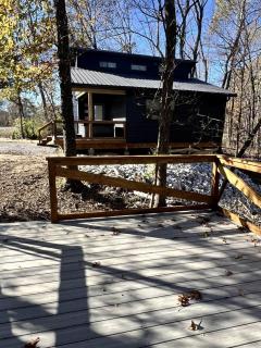Cozy Rustic Cabin with Hot-Tub Ideal for a Couples Retreat in Illinois - 8