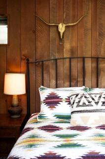 Charming Cabin Retreat on the Kern River with Hot Tub & River Access Near Kernville, CA - 6