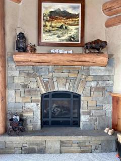 Scenic Creekside Lodge with Decks and Madison River Access near Yellowstone, Ennis Montana - 7