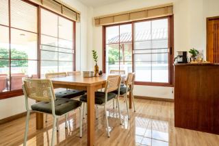 Relaxing Poolside Stay - 3BR Cozy House - 8