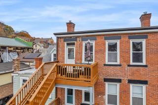 Bright 2-Bed Retreat in Millvale Walk to River - 5