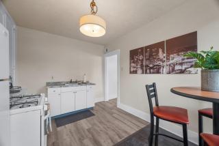 Bright 2-Bed Retreat in Millvale Walk to River - 1