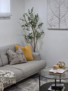 Amaville- The Cozy Cave in West Edmonton - 0