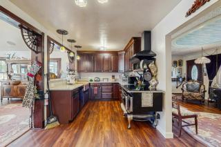 Unique 3BR Mountain Views, Hot Tub and Wood Stove - 2