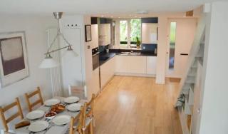 3 Bed Flat Battersea Square with Balcony & Parking - 6