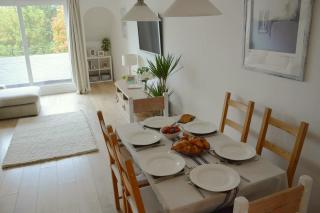 3 Bed Flat Battersea Square with Balcony & Parking - 1