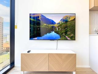 New & Spacious Studio Apt Opposite Central Market - 3