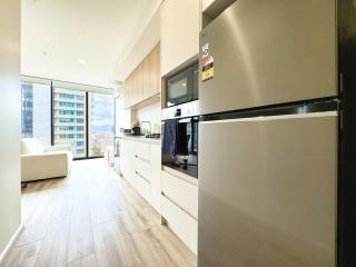 New & Spacious Studio Apt Opposite Central Market - 2