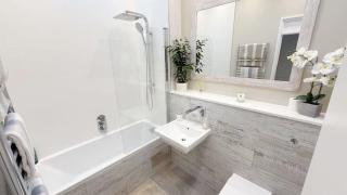 3 Bed Flat Battersea Square with Balcony & Parking - 8