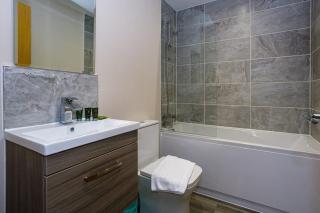 Modern 1 Bed Apartment in Manchester Sleeps 3 - 7