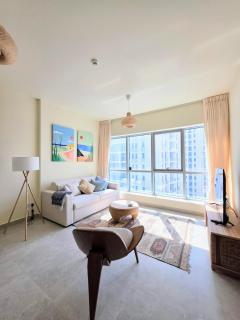 Chic waterfront 1 bedroom apartment, walk to beach, promenade, metro - 9