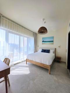 Chic waterfront 1 bedroom apartment, walk to beach, promenade, metro - 7