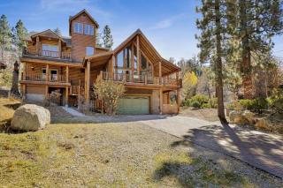The Village Timber Lodge at Big Bear - Downtown Log Cabin Retreat - 2