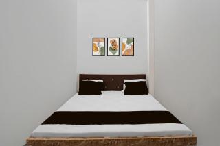 SPOT ON MOON SEZ - 8