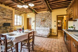 Tuscan Stone Apartment With Pool Near Lucca -  - 9