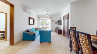 2 bedrooms, 2 bathrooms, steps from the beach. - 9