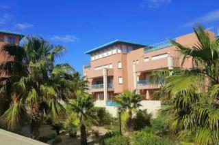 Lovely 46m with terrace - residence with pool - 2