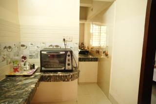 Stylish 3BR Furnished Apartment with Bathtub, AC & Balcony in Jigatola Near Dhanmondi - 2