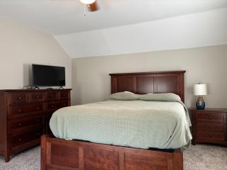 Winter Retreat & Summer Escape in Port Clinton - 8