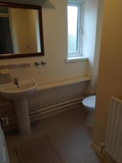 Bright warm, spacious 3 bedroom flat, with balcony, Worcestershire - 4