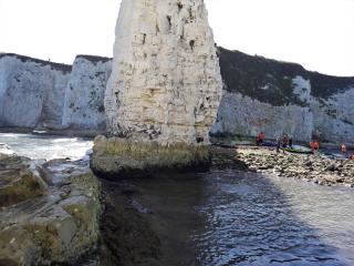 Stylish flat by the beach with stunning sea views - 1
