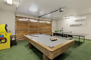 Fox Hollow Retreat- Fox Farm Luxury Lodge – Walk to Ski, Trails & Town Hot Tub, Fireplace - 4