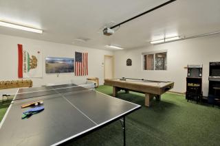 Fox Hollow Retreat- Fox Farm Luxury Lodge – Walk to Ski, Trails & Town Hot Tub, Fireplace - 5