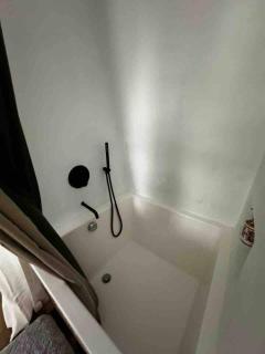 London loft by let it b travel - 9